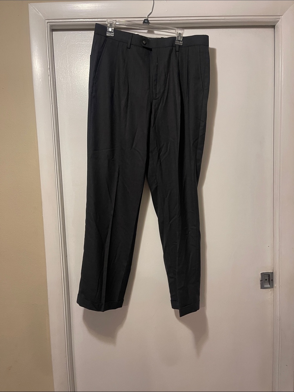 Mondo di marco pleated front pants size 36 x 32